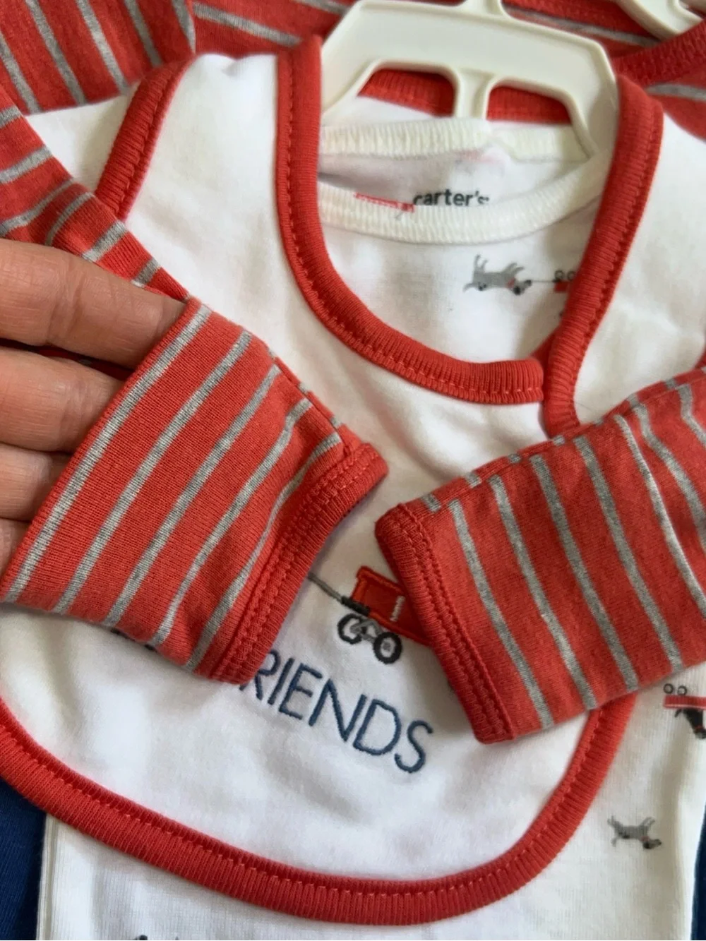 Carter’s Baby 4-Piece Layette Set Newborn NWT Best Friends Dogs Sleep & Play